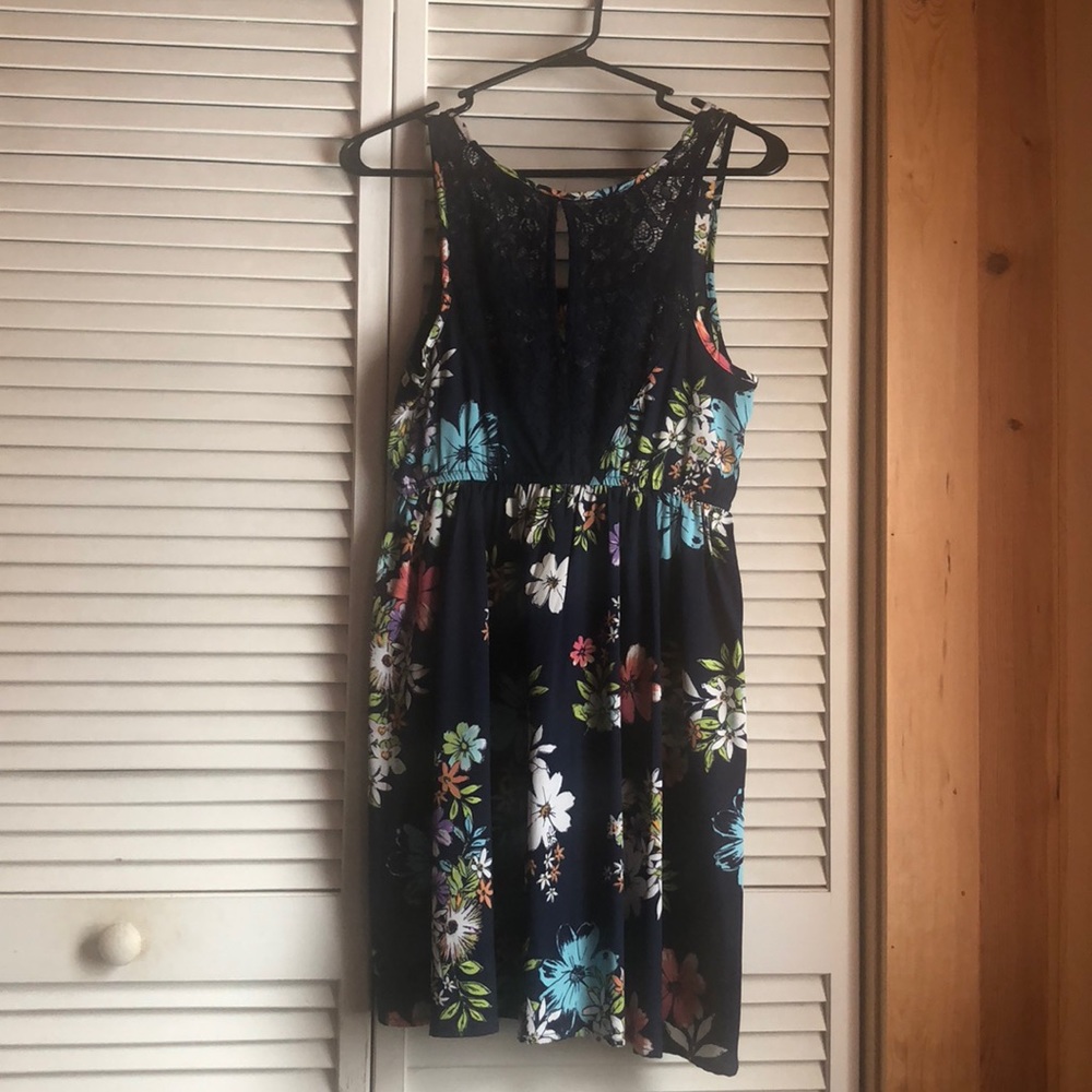 Dress - Picture 2 of 4